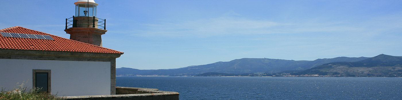 Faro emplazado en la punta Queixal del Monte Louro