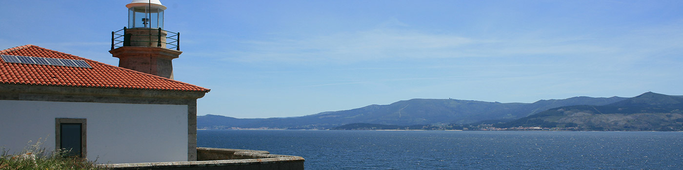 Leuchtturm in Punta Queixal in Louro Berg