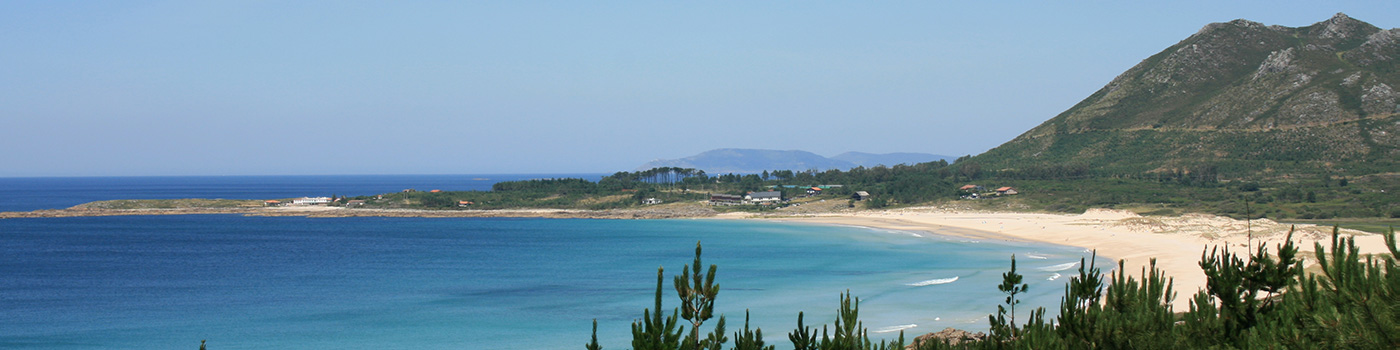 Louro Berg und Strand von Area Maior